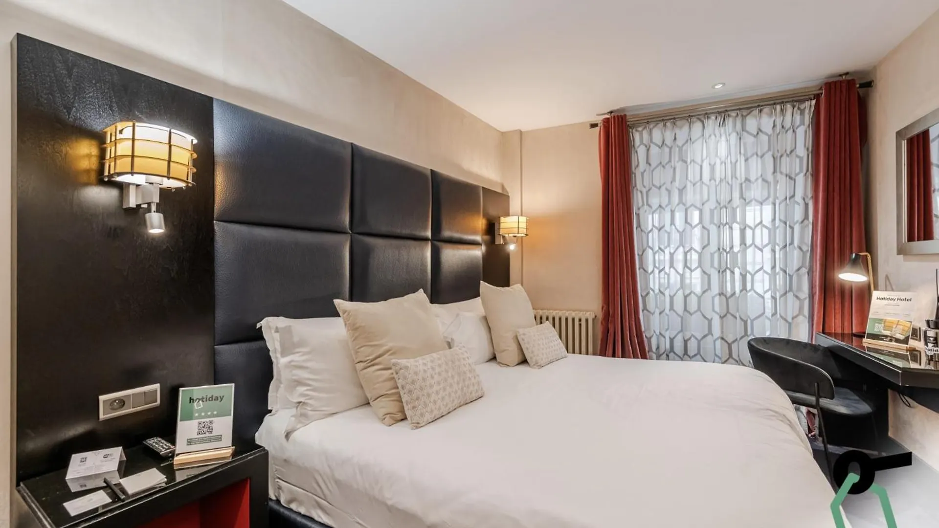 Hotiday Room Collection - Paris Arc De Triomphe 4*,