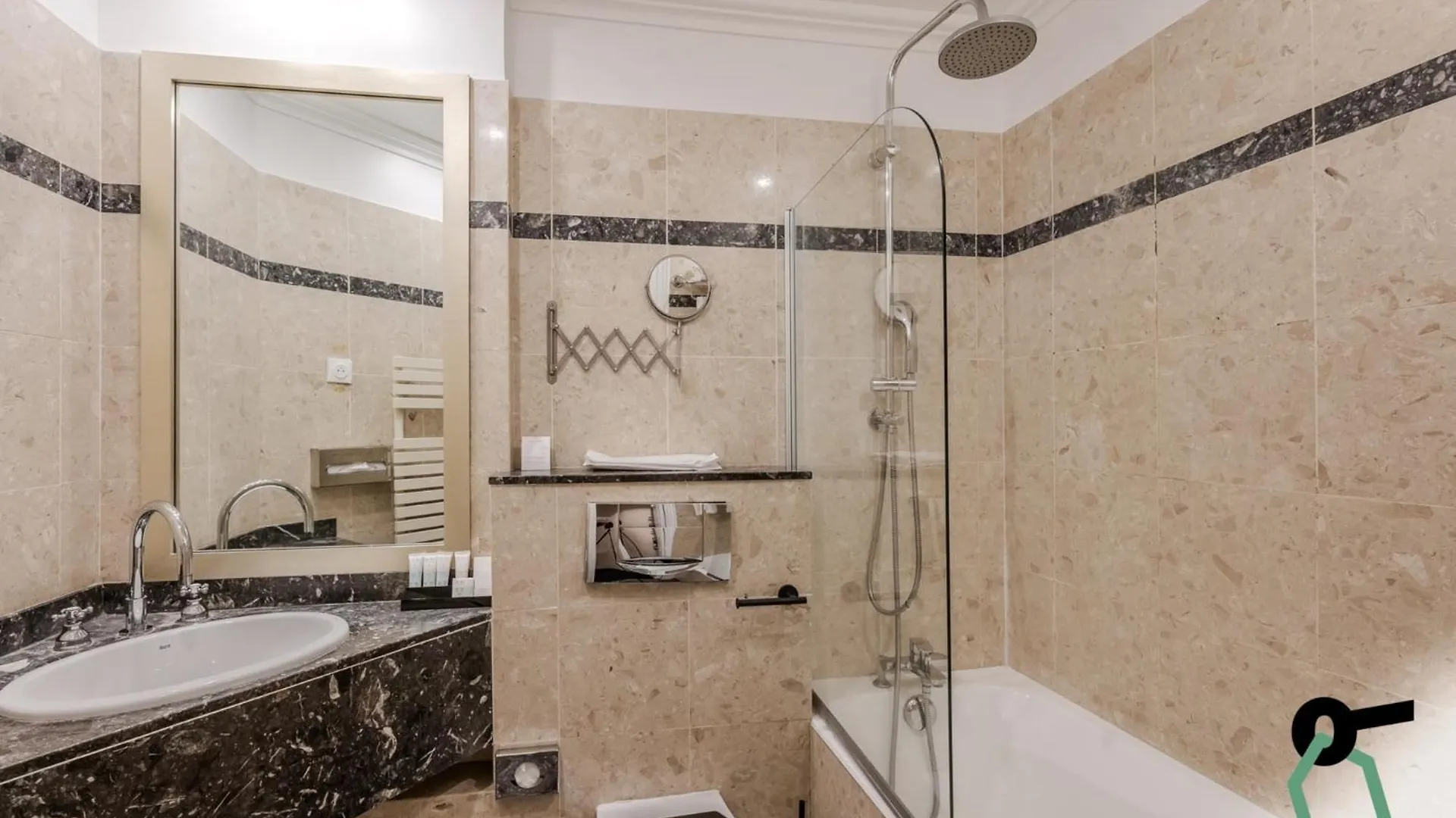Hotiday Room Collection - Paris Arc De Triomphe 4*,