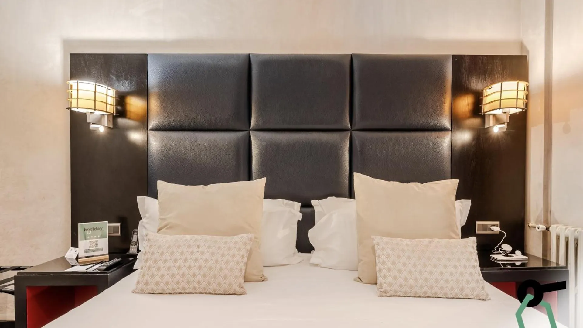 Hotiday Room Collection - Paris Arc De Triomphe 4*,