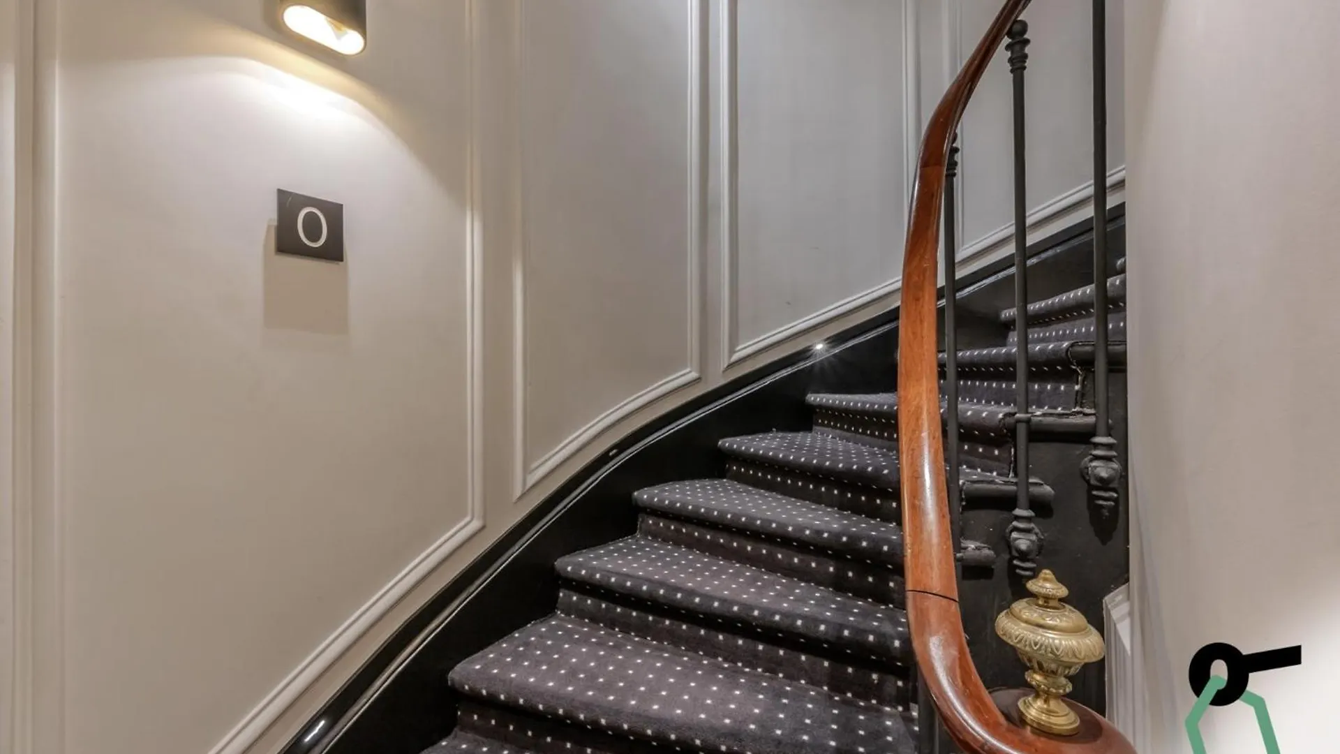 **** Hotel Hotiday Room Collection - Paris Arc De Triomphe France