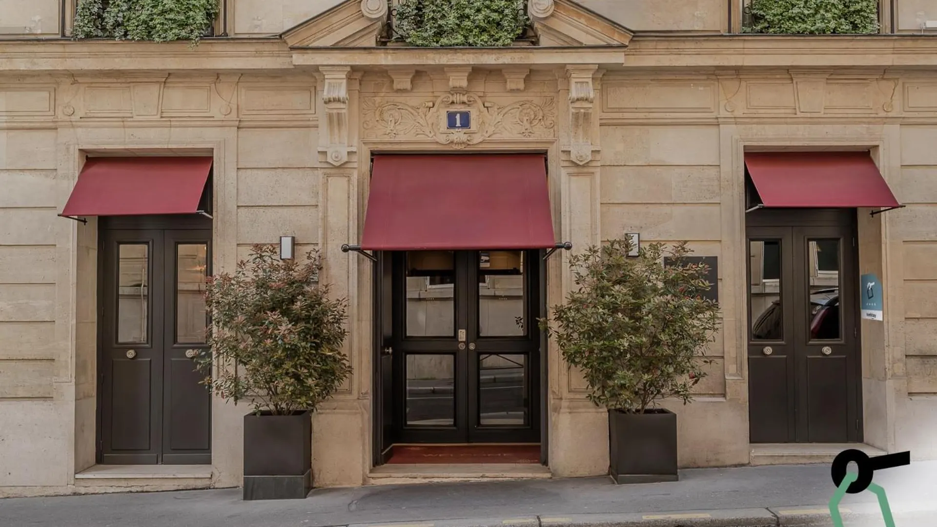 Hotiday Room Collection - Paris Arc De Triomphe 4*,