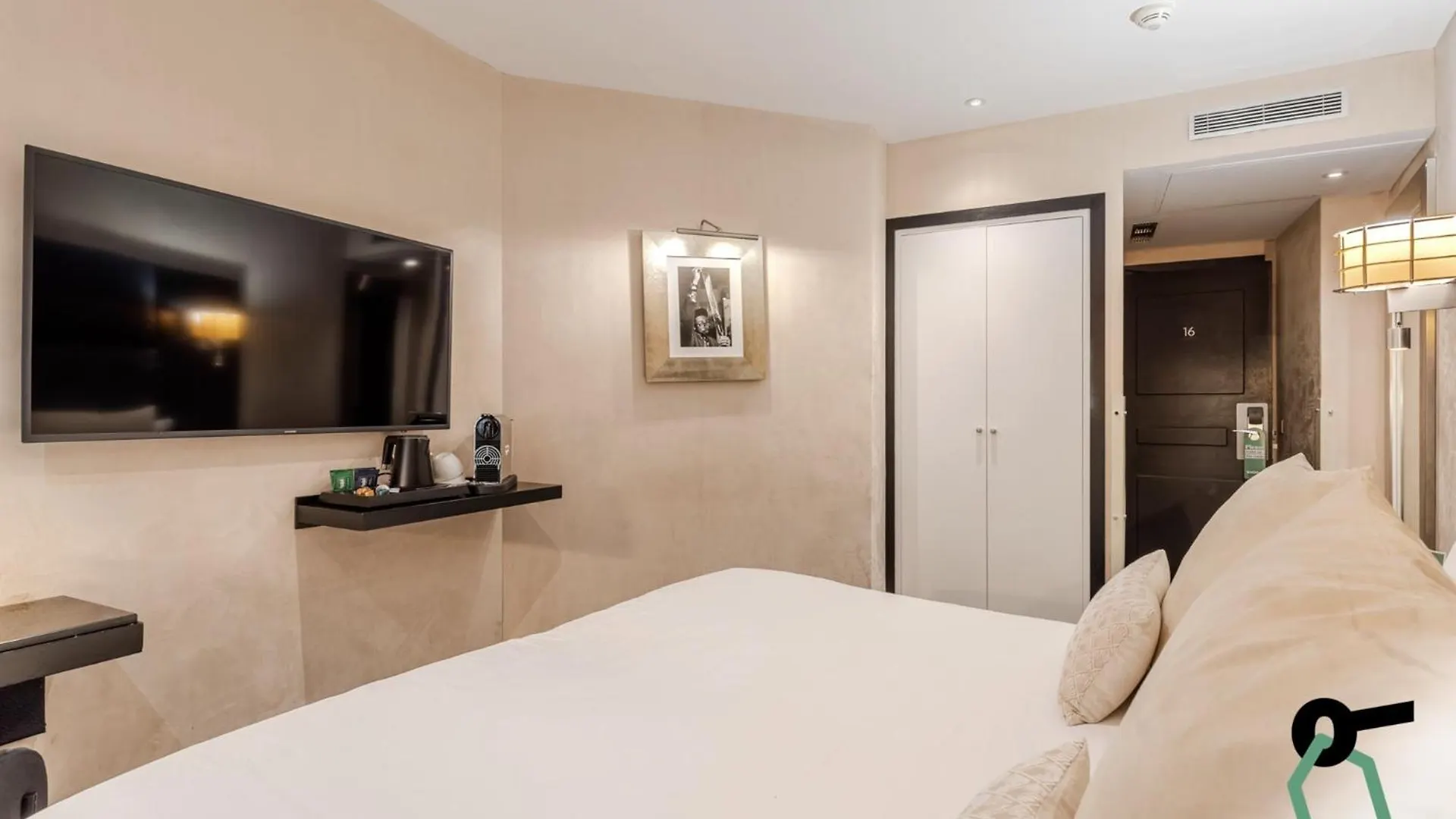 Hotiday Room Collection - Paris Arc De Triomphe 4*,
